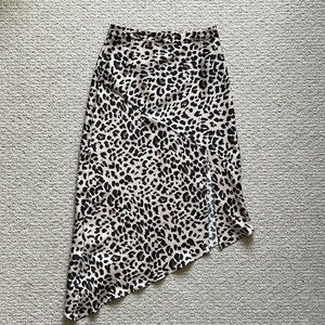 Leopard print asymmetric skirt with side slit